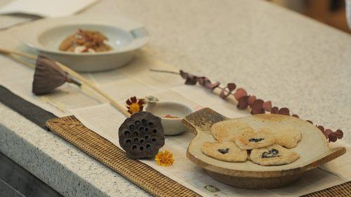 관광공사 런던지사, 정관스님 온라인 초청해 사찰음식 시연 (서울=연합뉴스) 지난달 30일(현지시간) 정관 스님이 화상회의 애플리케이션인 줌을 통해 영국 비건 단체인 '비건 소사이어티' 소속 회원들과 연근조림과 감자전 등의 음식을 직접 만들어보는 시간을 가졌다. 당초 오프라인 행사로 기획됐지만, 신종 코로나바이러스 감염증(코로나19) 여파로 온라인 이벤트로 전환됐다. 사진은 정관스님이 만든 감자전. 2020.12.1  [한국관광공사 런던지사 제공. 재판매 및 DB 금지] photo@yna.co.kr (끝)