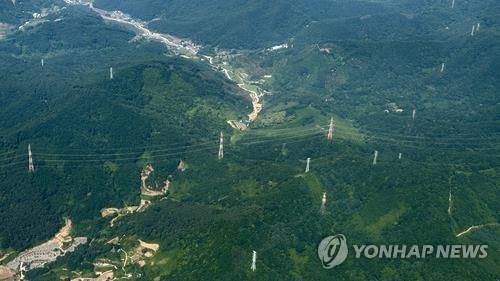 하늘에서 내려다본 송전선로[촬영 차대운]