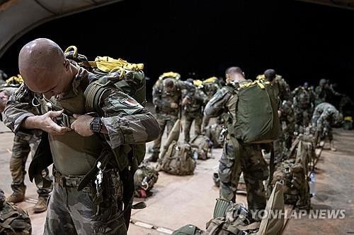 니제르에 주둔했던 프랑스군[AFP 연합뉴스 자료사진]