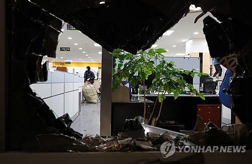 불법 폭력사태로 파손된 서부지법[연합뉴스 자료사진]