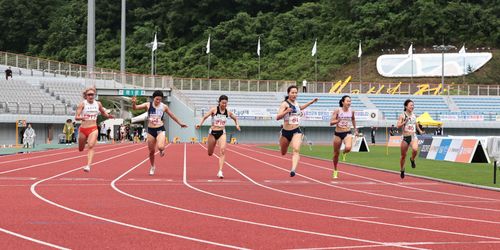 김소은, 전국육상선수권 여자 100ｍ 우승(서울=연합뉴스) 김소은(오른쪽 세 번째)이 21일 강원 정선종합운동장에서 열린 제79회 전국육상경기선수권대회 여자 100ｍ 결선에서 가장 먼저 결승선을 통과하고 있다. [대한육상연맹 제공. 재판매 및 DB금지]