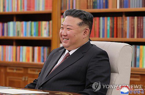 김정은 북한 국무위원장(평양 조선중앙통신=연합뉴스) 김정은 국무위원장이 러시아 대통령 푸틴의 위임으로 북한을 방문한 러시아 쇼이구 안전이사회 서기장을 지난 4일 만난 모습.2025.6.5      [국내에서만 사용가능. 재배포 금지. For Use Only in the Republic of Korea. No Redistribution] nkphoto@yna.co.kr