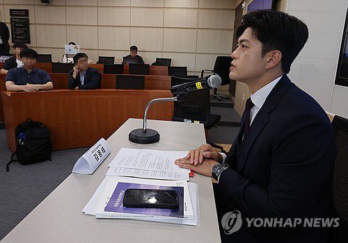 인사말하는 김용태 비대위원장(서울=연합뉴스) 서명곤 기자 = 국민의힘 김용태 비상대책위원장이 22일 서울 성북구 고려대학교 의과대학 문숙의학관에서 '전공의·의대생들에게 듣는 의료대란 해결 방안'을 주제로 대한의료정책학교가 주최한 대담에서 인사말을 하고 있다. 2025.6.22 seephoto@yna.co.kr