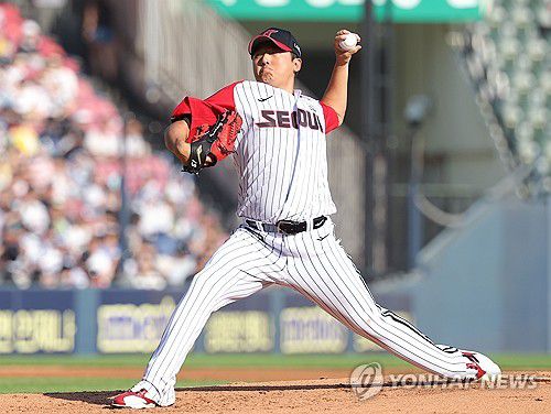 LG 선발 송승기 8승 도전(서울=연합뉴스) 류영석 기자 = 22일 잠실야구장에서 열린 프로야구 2025 KBO리그 두산 베어스와 LG 트윈스의 경기.     2회초 LG 선발 투수 송승기가 역투하고 있다. 2025.6.22 ondol@yna.co.kr