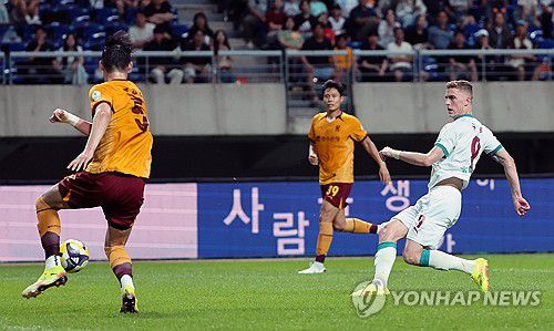 멀티 골 성공시키는 구텍(광주=연합뉴스) 조남수 기자 = 22일 광주월드컵경기장에서 열린 K리그1 2025 20라운드 광주FC와 대전하나시티즌의 경기. 대전 구텍이 오른발 슛으로 골을 넣고 있다. 2025.6.22 iso64@yna.co.kr