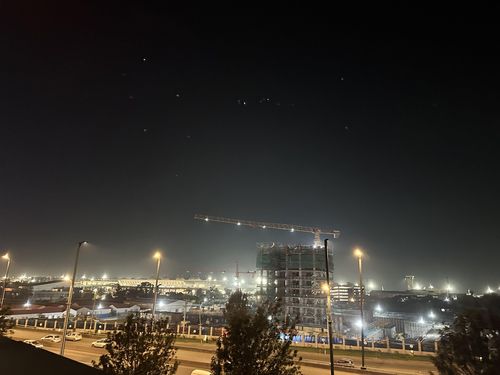 볼레 공항 주변 야경도 신축 건물과 타워크레인(아디스아바바=연합뉴스) 김성진 기자 = 지난달 29일(현지시간) 에티오피아 수도 아디스아바바의 볼레 국제공항 주변 야경. 2025.6.23 sungjin@yna.co.kr