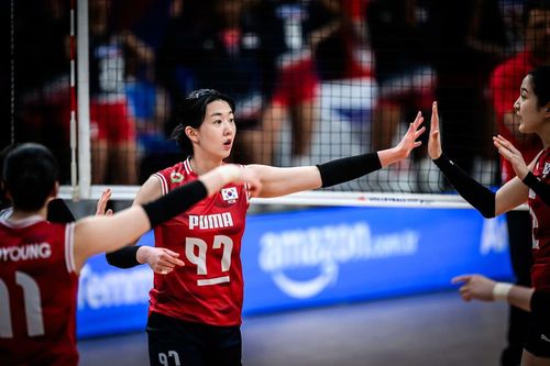 득점 후 기뻐하는 여자배구 대표팀 주장 강소휘(중앙)[FIVB 홈페이지 캡처. 재판매 및 DB 금지]