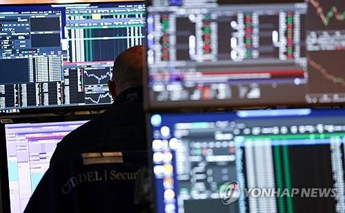 뉴욕증권거래소의 트레이더[뉴욕 AFP=연합뉴스. 재판매 및 DB 금지]