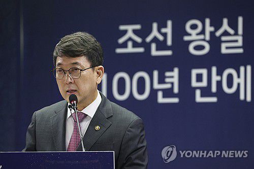 인사말하는 최응천 청장(서울=연합뉴스) 강민지 기자 = 최응천 국가유산청장이 24일 서울 종로구 국립고궁박물관에서 열린 '조선 왕실 사당 관월당, 100년 만에 일본에서 귀환' 언론공개회에서 인사말을 하고 있다. 2025.6.24 mjkang@yna.co.kr