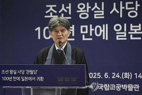 '관월당, 100년 만에 일본에서 귀환'(서울=연합뉴스) 강민지 기자 = 24일 서울 종로구 국립고궁박물관에서 열린 '조선 왕실 사당 관월당, 100년 만에 일본에서 귀환' 언론공개회에서 '관월당' 소장자인 사토 다카오 고덕원 주지가 인사말을 하고 있다.  2025.6.24 mjkang@yna.co.kr