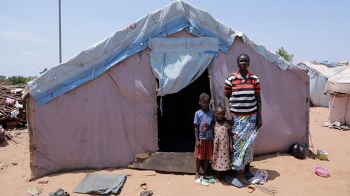 카메룬 최북단주 야구아의 실향민 텐트촌에서 생활하는 우르바 라셸(46) 씨(야구아<카메룬>=연합뉴스) 전석우 기자 = 지난 12일(현지시간) 카메룬 최북단주 야구아의 국내 실향민 텐트촌에서 생활하는 우르바 라셸(46) 씨. 2025.6.25 jujitsusw@yna.co.kr