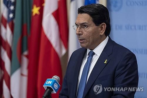 약식 회견하는 주유엔 이스라엘 대사[뉴욕 AP=연합뉴스. 재판매 및 DB 금지]