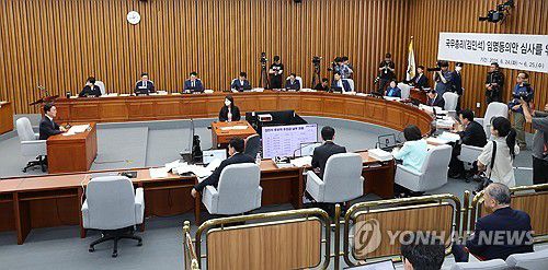 답변하는 김민석 총리 후보자(서울=연합뉴스) 김주성 기자 = 김민석 국무총리 후보자가 지난 24일 서울 여의도 국회에서 열린 인사청문회에서 질의에 답변하고 있다. 2025.6.24 utzza@yna.co.kr