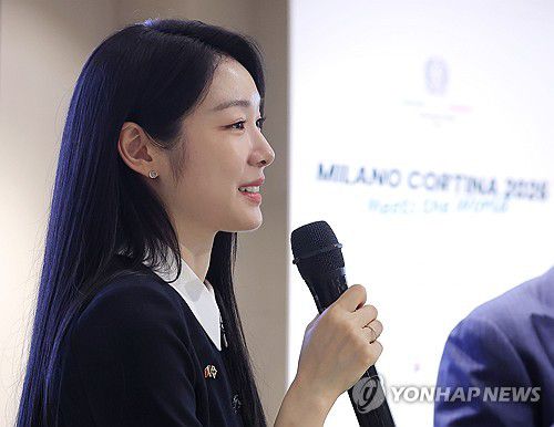 피겨 김연아, 2026 동계올림픽 설명회 참석(서울=연합뉴스) 류영석 기자 = 25일 서울 강남구 가로수길 하이스트리트이탈리아에서 열린 2026 밀라노·코르티나담페초 동계 올림픽 및 패럴림픽 공식 설명회에서 '피겨여왕' 김연아가 인사말을 하고 있다. 2025.6.25 ondol@yna.co.kr