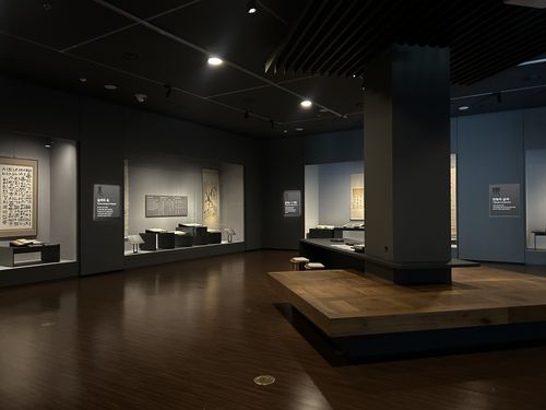 국립전주박물관 '서예문화실'    (전주=연합뉴스) 김예나 기자 = 26일 새 단장을 마치고 공개된 국립전주박물관의 서예문화실 모습. 글씨의 외형과 내용, 작가의 삶과 이야기, 전북 지역의 서예문화 등을 통해 서예 문화를 소개한다. 2025.6.26     yes@yna.co.kr