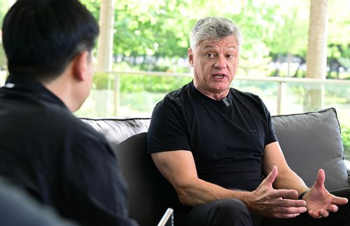 인터뷰하는 헤난 대한항공 감독(오른쪽)[한국배구연맹 제공. 재판매 및 DB 금지]