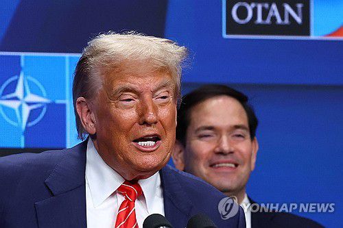 기자회견하는 트럼프 대통령[로이터 연합뉴스. 재판매 및 DB 금지]