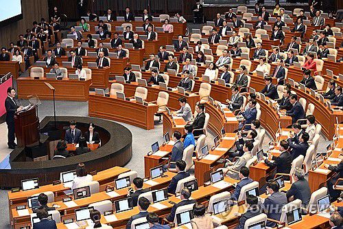 이재명 대통령 첫 국회 시정연설(서울=연합뉴스) 이재명 대통령이 26일 서울 여의도 국회 본회의장에서 정부의 2차 추가경정예산안 제출과 관련해 첫 시정연설을 하고 있다. 2025.6.26 [국회사진기자단] photo@yna.co.kr