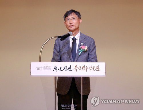 인사말 하는 박경도 국립전주박물관장(서울=연합뉴스) 박경도 국립전주박물관장이 26일 전북 전주시 국립전주박물관에서 열린 언론 공개 행사에서 인사말을 하고 있다. 2025.6.26 [국립전주박물관 제공. 재판매 및 DB 금지] photo@yna.co.kr