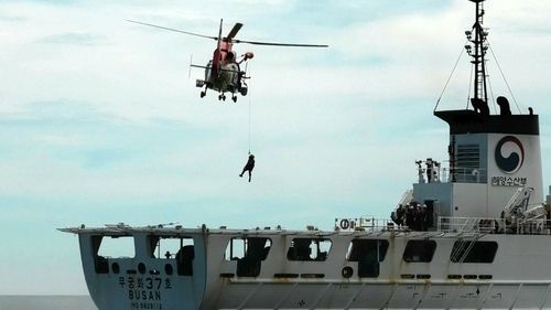 해경·해군·어업관리단 합동훈련[동해지방해양경찰청 제공. 재판매 및 DB 금지]