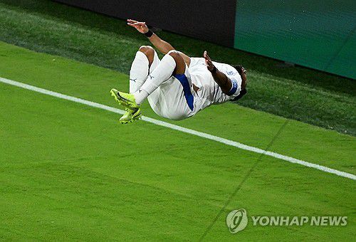 공중 제비돌기로 득점의 기쁨을 드러낸 알힐랄의 살렘 알다우사리.[로이터=연합뉴스]