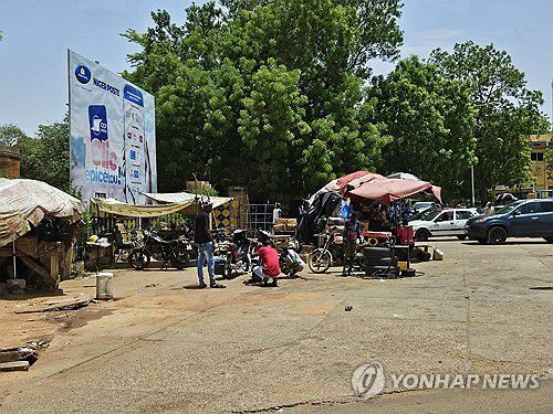 니제르 수도 니아메의 도로(니아메<니제르>=연합뉴스) 노재현 기자 = 지난 19일(현지시간) 니제르 수도 니아메의 한 거리. 2025.6.25 nojae@yna.co.kr