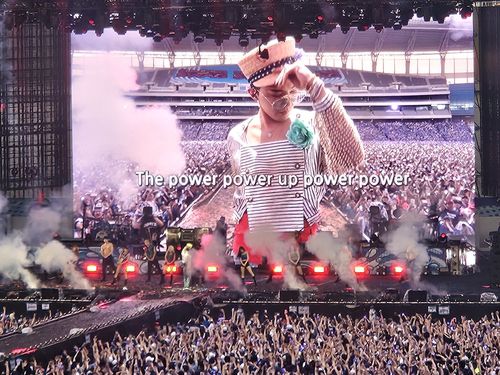 '흠뻑쇼' 게스트로 출연한 지드래곤(인천=연합뉴스) 가수 지드래곤이 인천 아시아드주경기장에서열린'싸이 흠뻑쇼-서머 스웨그 2025'에서 공연하고 있다. 2025.6.28 photo@yna.co.kr