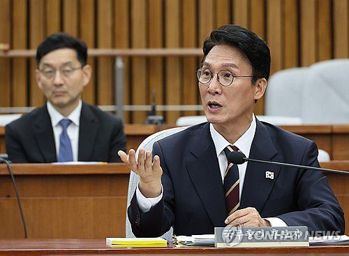 주진우 의원 질의에 답변하는 김민석 후보자    (서울=연합뉴스) 박동주 기자 = 김민석 국무총리 후보자가 25일 서울 여의도 국회에서 열린 인사청문회에서 국민의힘 주진우 의원의 질의에 답하고 있다. 2025.6.25     pdj6635@yna.co.kr (끝)