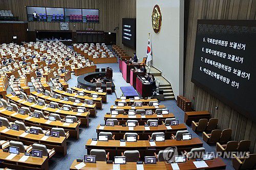 국회 운영위·법사위·문체위·예결위원장 선출(서울=연합뉴스) 김주성 기자 = 27일 국회 본회의에서 우원식 국회의장이 국회 운영위원장·법제사법위원장·문화체육관광위원장 보궐선거, 예산결산특별위원장 선거 결과를 발표하고 있다. 2025.6.27 utzza@yna.co.kr