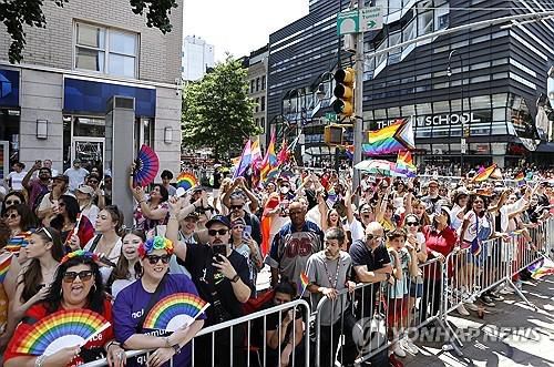 2025 뉴욕 프라이드 행사 관람객[뉴욕 UPI=연합뉴스. 재판매 및 DB 금지]