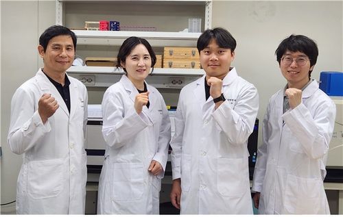 한의학연·충남대 공동 연구팀 왼쪽부터 한의학연 이진무 박사, 충남대 정미경·김상윤 박사, 박상민 교수 [한국한의학연구원 제공. 재판매 및 DB 금지]