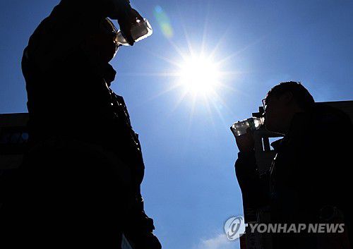 '시원한 얼음물'[연합뉴스 자료사진]