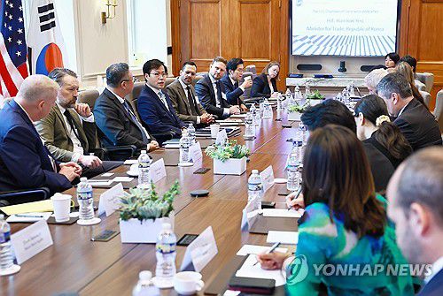 미국 상공회의소 라운드테이블(서울=연합뉴스) 여한구 산업통상자원부 통상교섭본부장이 27일(현지시간) 미국 워싱턴 D.C. 미국상공회의소 회의실에서 열린 '미국 상공회의소 라운드테이블'에서 발언하고 있다. 2025.6.28 [산업통상자원부 제공. 재판매 및 DB금지] photo@yna.co.kr