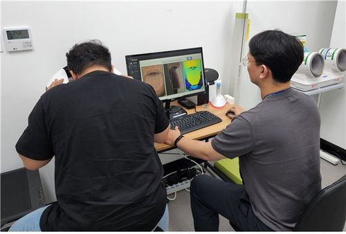 설진 데이터 측정하는 한의학연 연구팀 [한국한의학연구원 제공. 재판매 및 DB 금지]