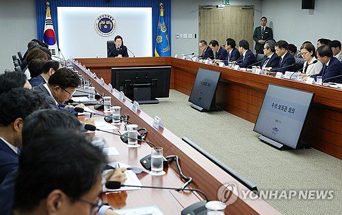 2차 수석보좌관회의 주재하는 이재명 대통령(서울=연합뉴스) 홍해인 기자 = 이재명 대통령이 3일 서울 용산 대통령실 청사에서 열린 2차 수석보좌관회의를 주재하고 있다. 2025.7.3 [대통령실통신사진기자단] hihong@yna.co.kr