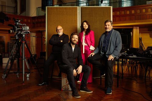 싱어송라이터 임현정과 앨범 제작진들.(왼쪽부터) 편곡자 맷 던클리(Matt Dunkley), 코디네이터 가레스 그리프트(Gareth Griffiths), 임현정, 프로듀서 제프 포스터(Geoff Foster). [찰리 클리프트(Charlie Clift) 제공. 재판매 및 DB 금지]