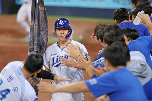 7회 홈런을 때리고 홈에 돌아온 삼성 강민호[삼성 라이온즈 제공. 재판매 및 DB 금지]