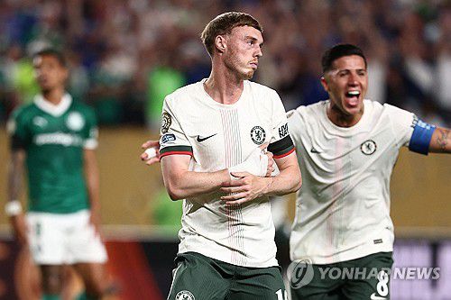 골 세리머니 하는 첼시의 콜 파머(왼쪽).[AFP=연합뉴스]