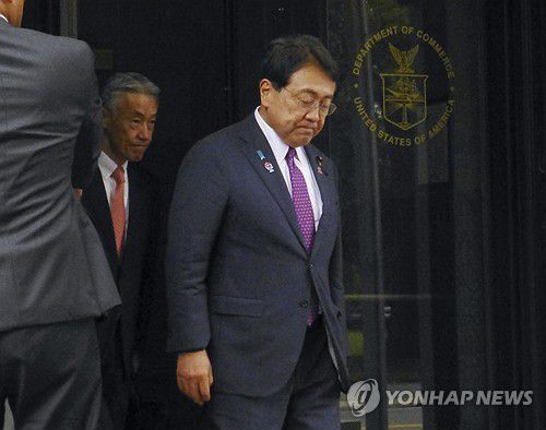 미국 상무장관과 회담한 일본 경제재생상[교도 연합뉴스 자료사진. 재판매 및 DB 금지]
