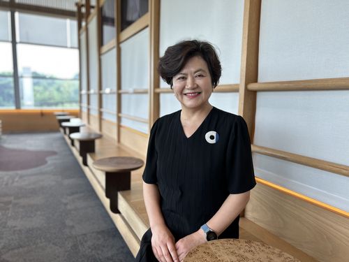 이현주 국립중앙박물관 홍보전문경력관    (서울=연합뉴스) 김예나 기자 = 이현주 국립중앙박물관 홍보전문경력관이 지난 4일 연합뉴스와 인터뷰한 뒤 기념 촬영을 하고 있다. 2025.7.6     yes@yna.co.kr