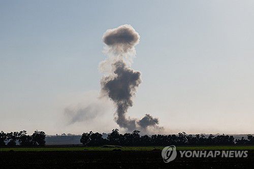 가자지구에서 피어오르는 폭연[로이터 연합뉴스 자료사진. 재판매 및 DB 금지]