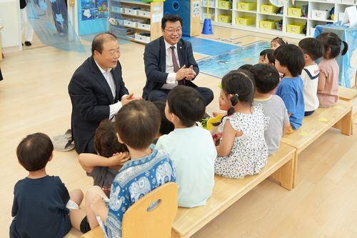 부산 공동직장어린이집 방문한 주형환 저출산위 부위원장[부산상공회의소 제공. 재판매 및 DB 금지]