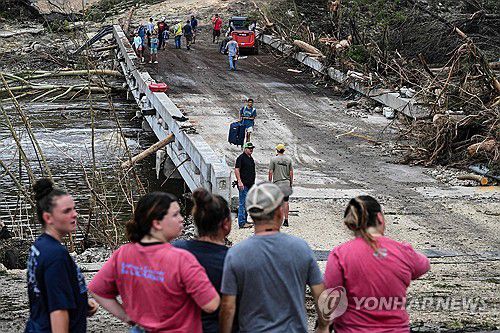 수십명에 육박하는 사상자를 낸 텍사스 홍수 [AFP 연합뉴스. 재판매 및 DB 금지]