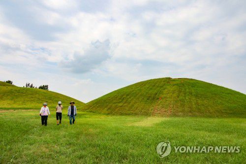 영암 내동리 쌍무덤(영암=연합뉴스) 백승렬 기자 = 전남 영암군 내동리 쌍무덤 고분군. 2024.9.3 srbaek@yna.co.kr