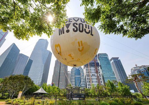 서울달과 여의도 빌딩 숲 [사진/임헌정 기자]