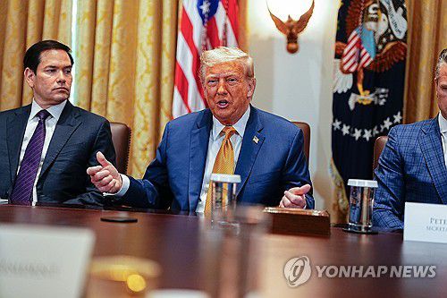 각료회의에서 발언하는 트럼프 미 대통령[워싱턴 UPI=연합뉴스 재판매 및 DB금지]