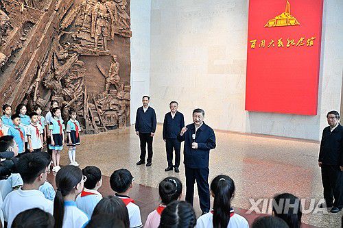 7일 산시성의 항일전쟁기념관 찾은 시진핑 중국 국가주석[신화 연합뉴스 자료사진. 재판매 및 DB 금지]