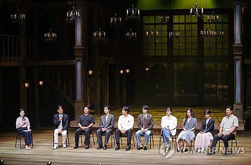 '셰익스피어 인 러브' 기자간담회 개최(서울=연합뉴스) 이재희 기자 = 송한샘 프로듀서가 9일 서울 서초구 예술의전당 CJ토월극장에서 열린 연극 '셰익스피어 인 러브' 기자간담회에서 인사말을 하고 있다. 이 공연은 9월 14일까지 열린다. 2025.7.9 scape@yna.co.kr