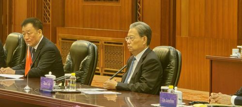 10일 한국 여야 대표단 만난 자오러지 전국인민대표대회 상무위원장(오른쪽)[베이징특파원 공동취재]