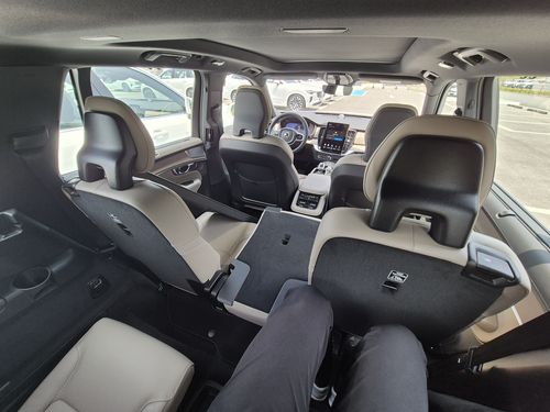 XC90 2열을 앞으로 당기고 3열에 앉은 모습[촬영 홍규빈]
